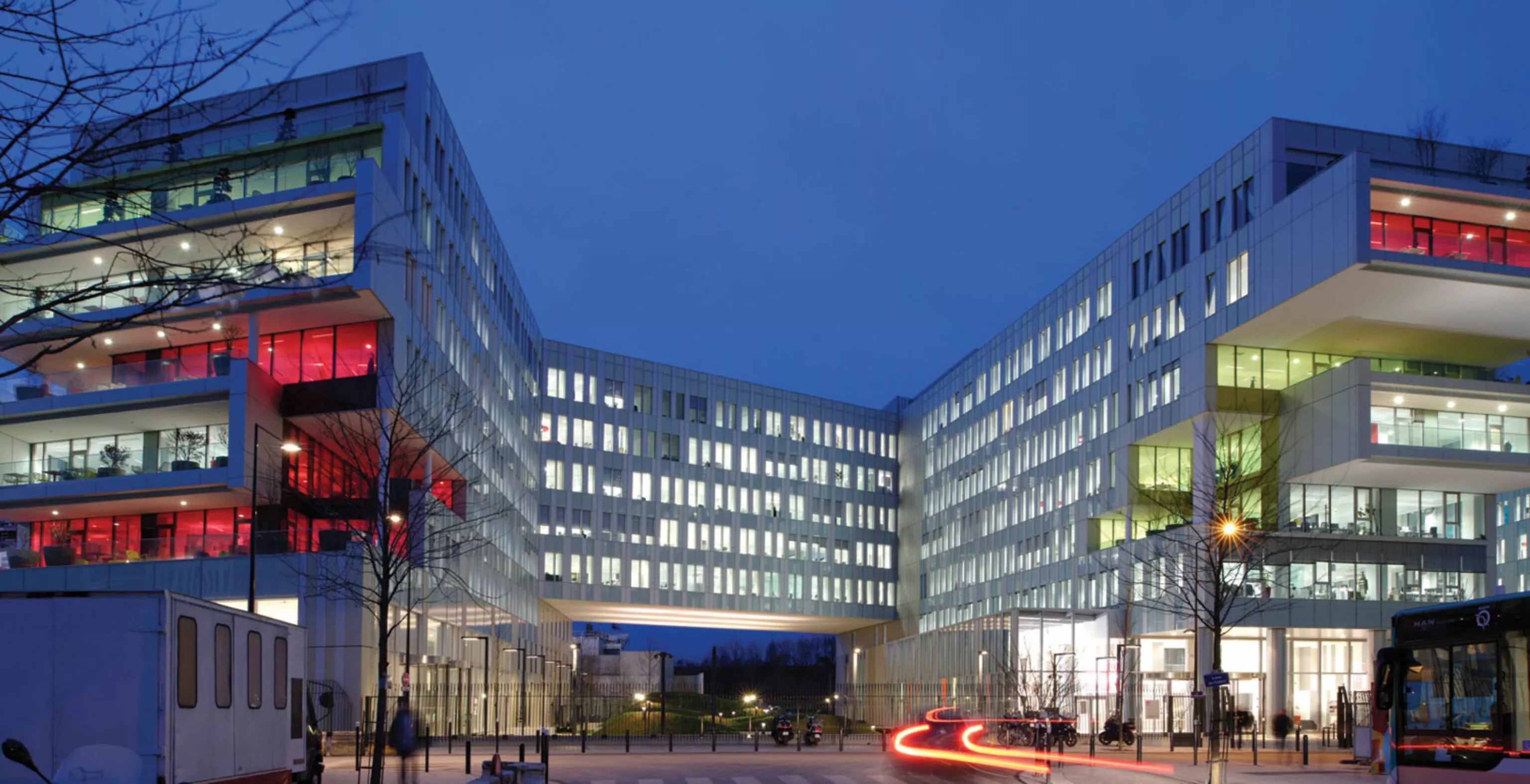 Campus SFR de nuit.Saint Denis Janvier 2014